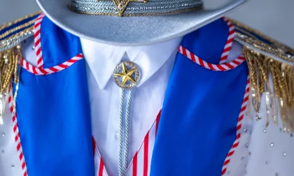💎💎💎 Kostium szeryfki do musicalu „W 80 dni dookoła świata” jest już ozdobiony diamentowymi kryształkami 💎💎💎